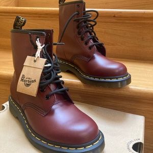 Dr Martens smooth cherry boots